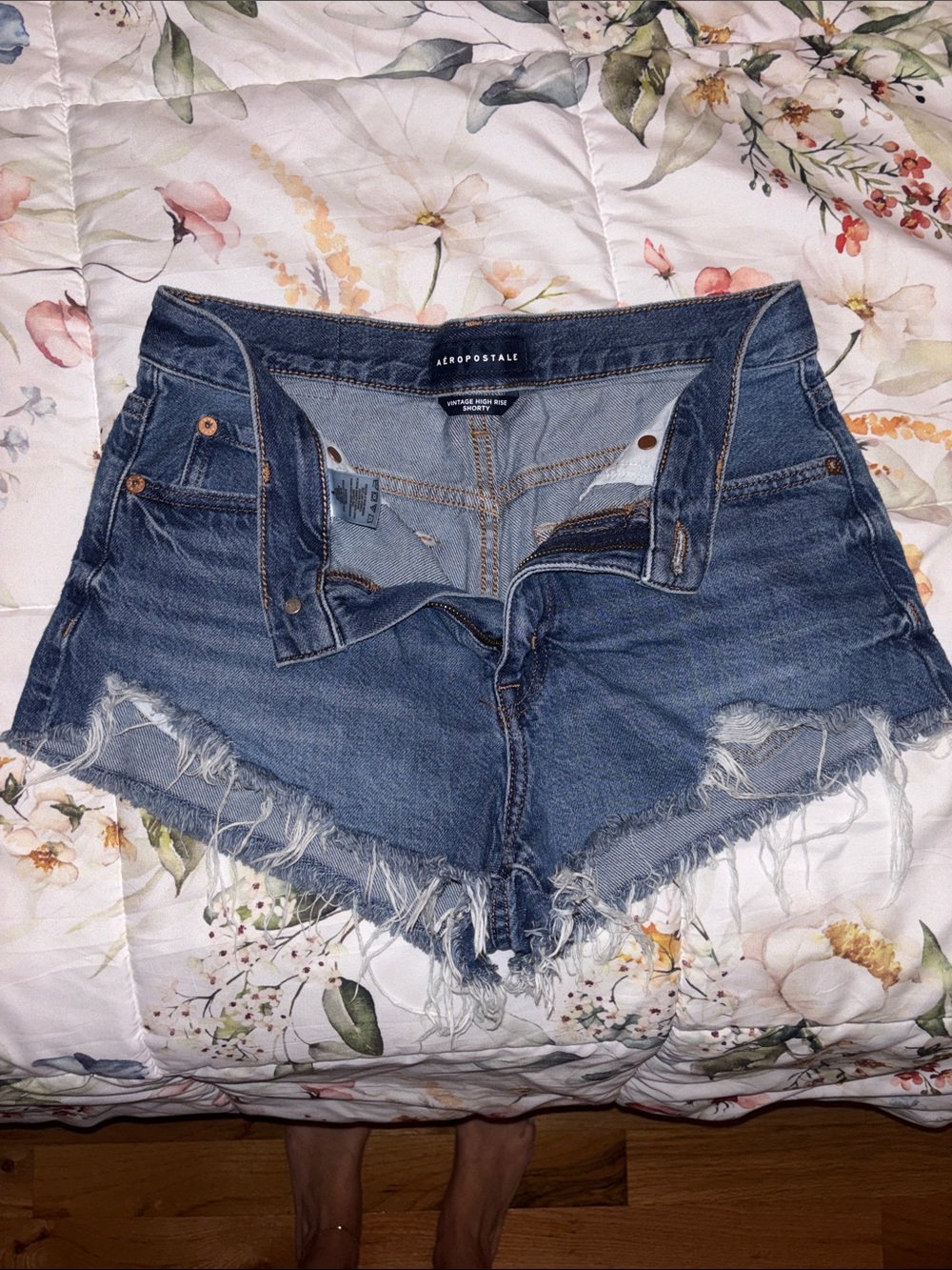 Aeropostale Women's Medium Blue Frayed Denim Cutoff Shorts